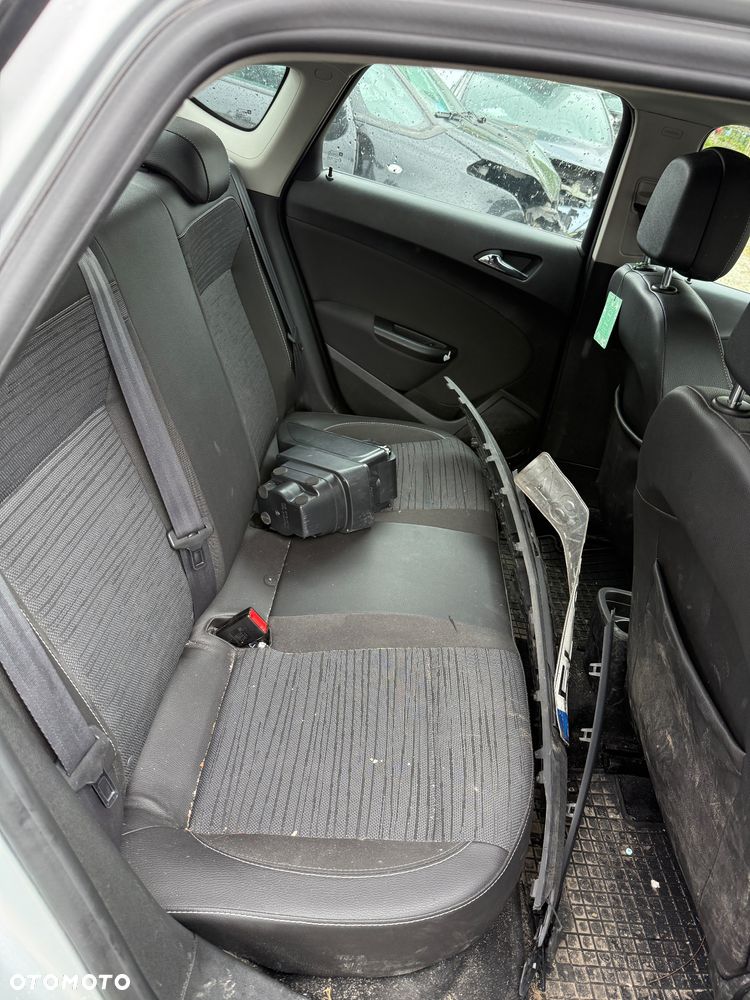Opel Astra 1.4 T Business EU6 - 11
