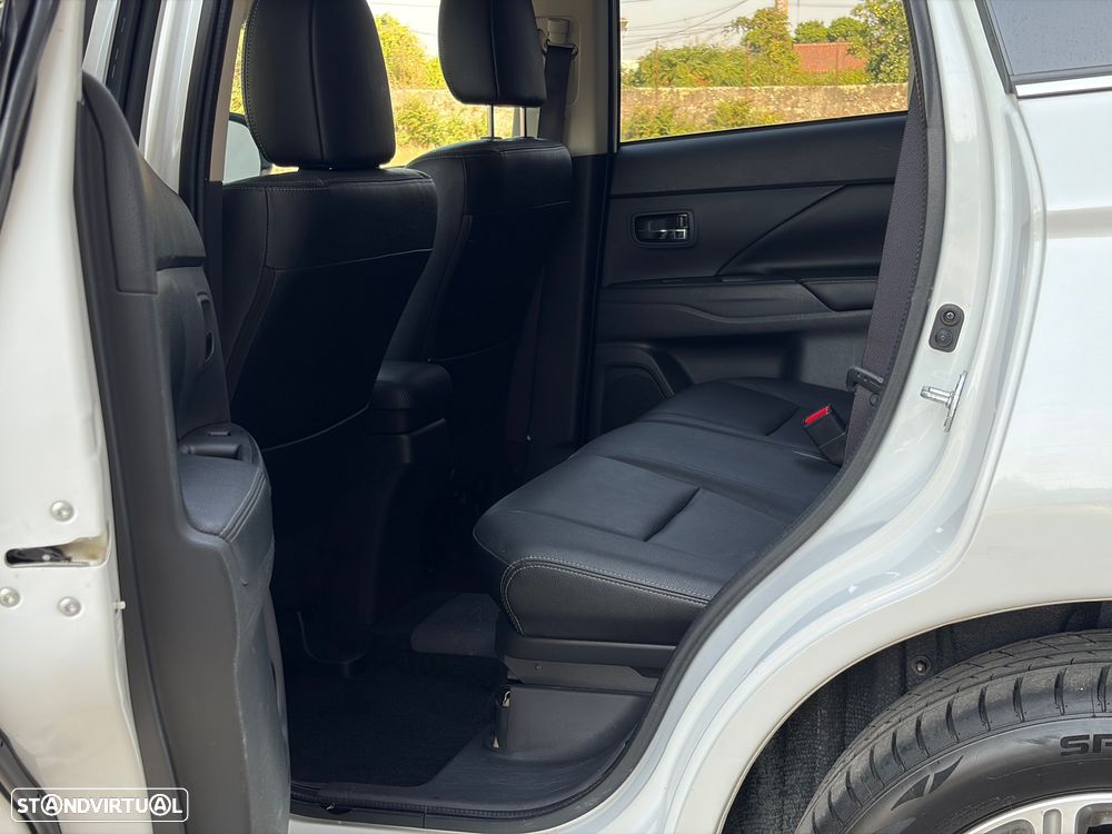 Mitsubishi Outlander 2.0 4WD - 38