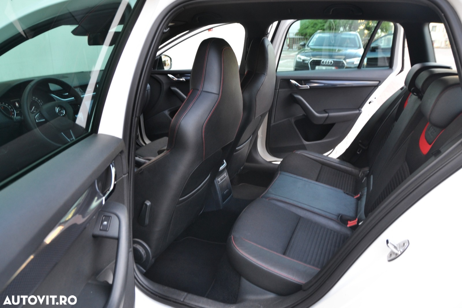 Skoda Octavia 2.0 TDI DSG RS - 17