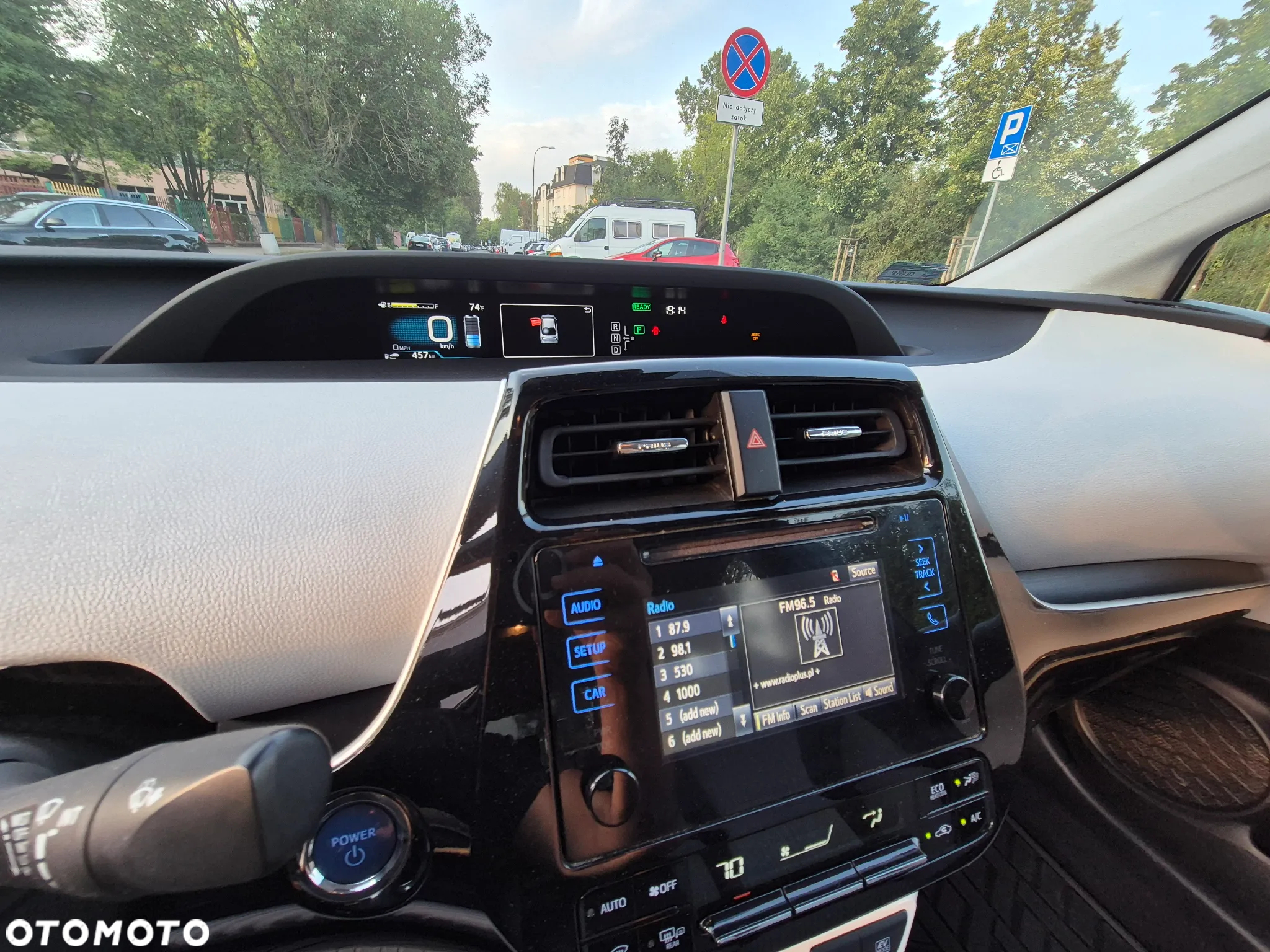 Toyota Prius (Hybrid) - 38