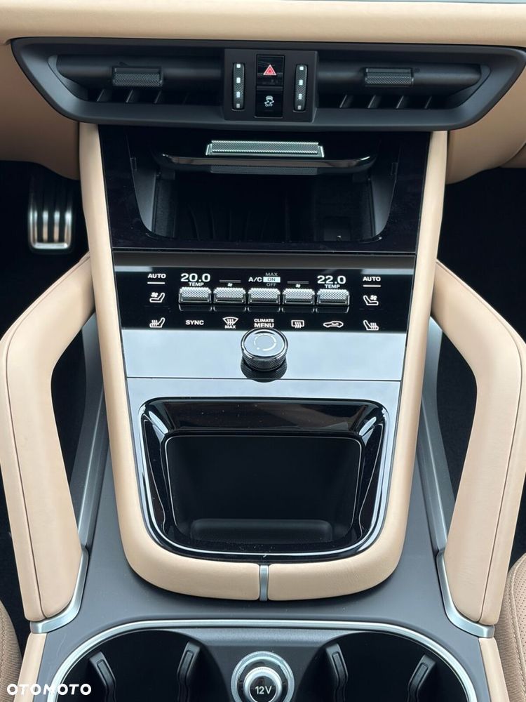 Porsche Cayenne - 26
