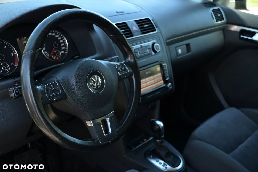 Volkswagen Touran 2.0 TDI DPF Highline DSG - 25
