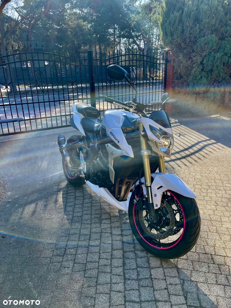 Suzuki GSR - 4