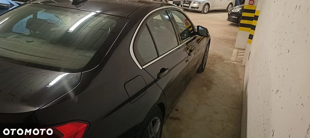 BMW Seria 3 328i Luxury Line - 11