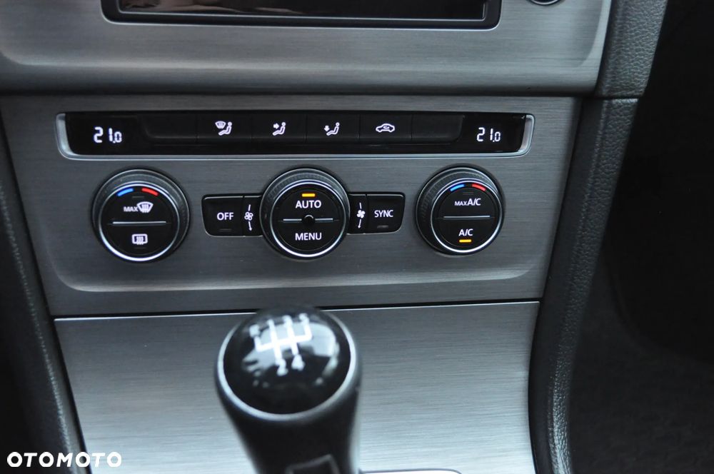 Volkswagen Golf 1.6 TDI BMT Comfortline - 23