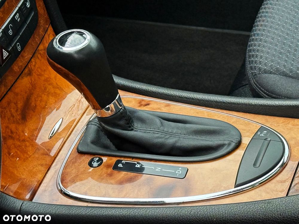 Mercedes-Benz Klasa E - 24