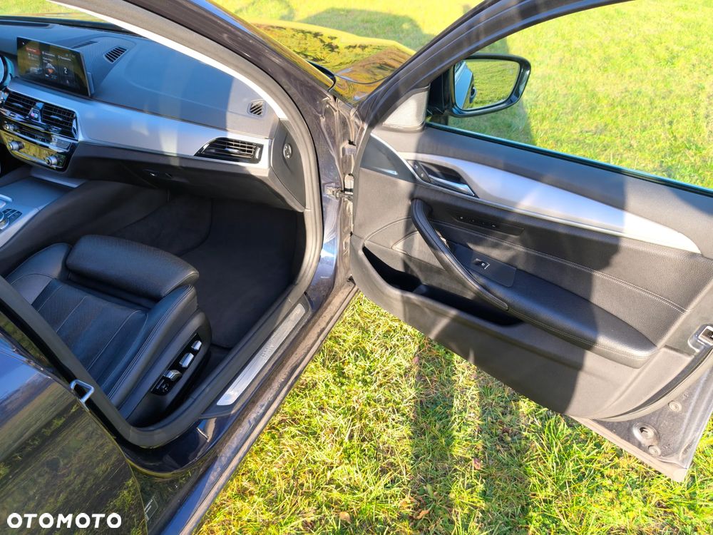 BMW Seria 5 525d - 25