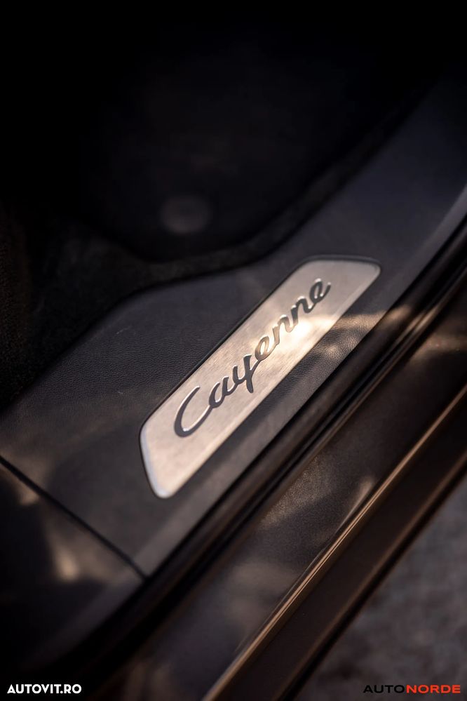 Porsche Cayenne Standard - 40