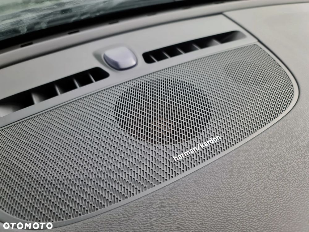 Volvo XC 40 B3 B DKG Ultra Black Edition - 22