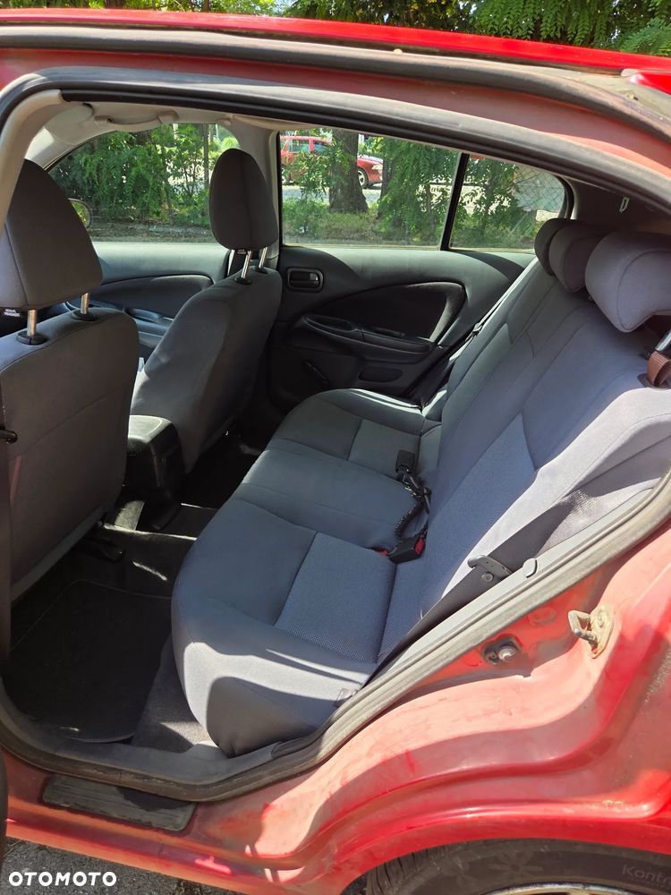 Nissan Almera 1.5 Visia + - 10