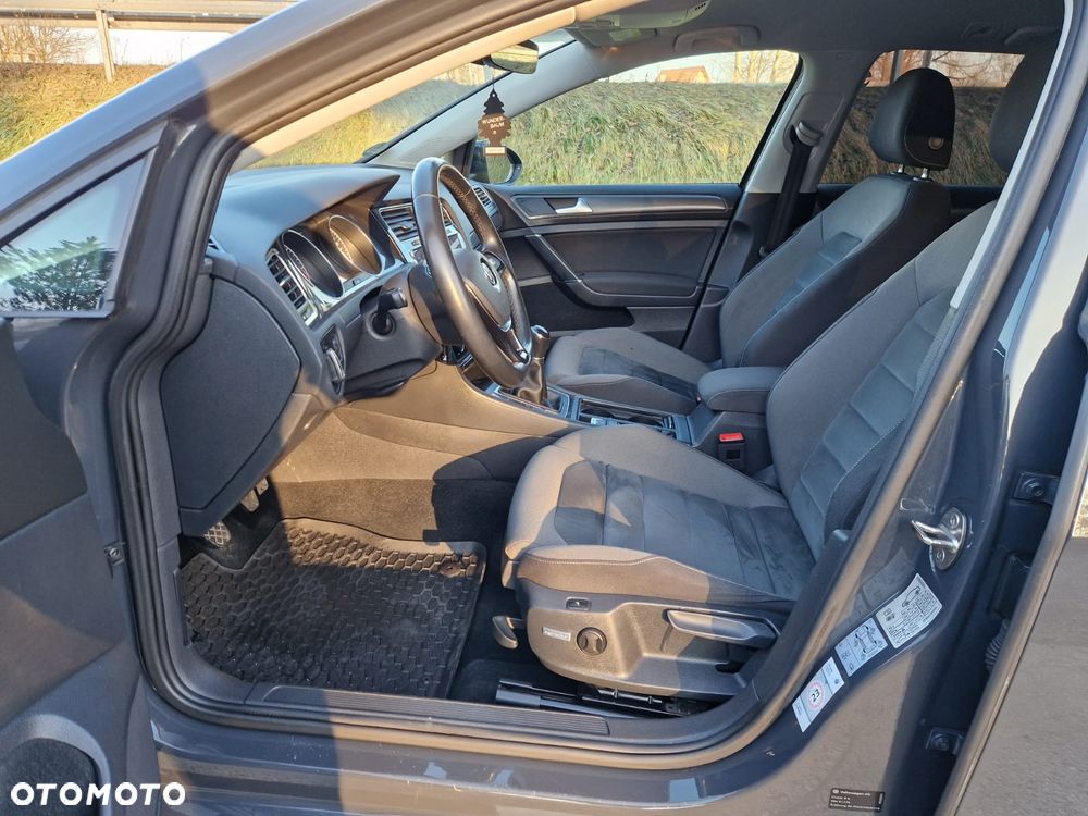 Volkswagen Golf - 11