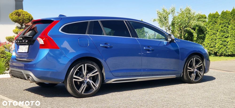 Volvo V60 D6 AWD Plug-in Hybrid Momentum - 4