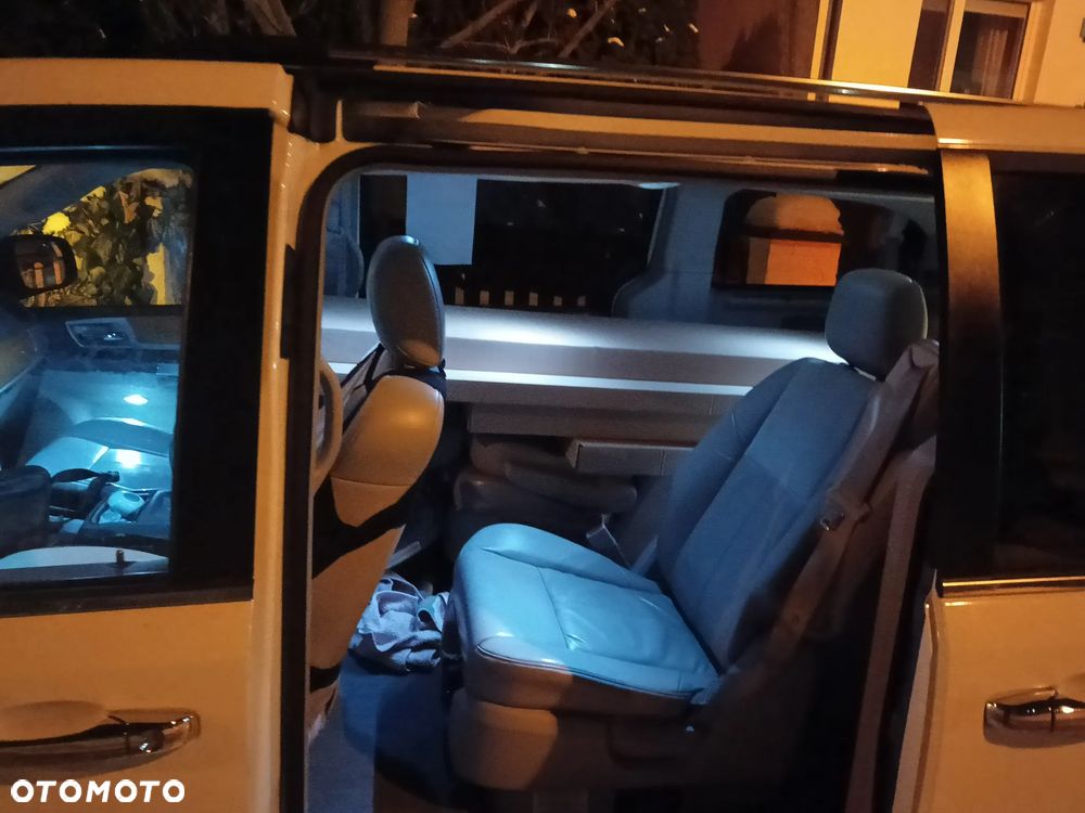 Chrysler Town & Country - 30
