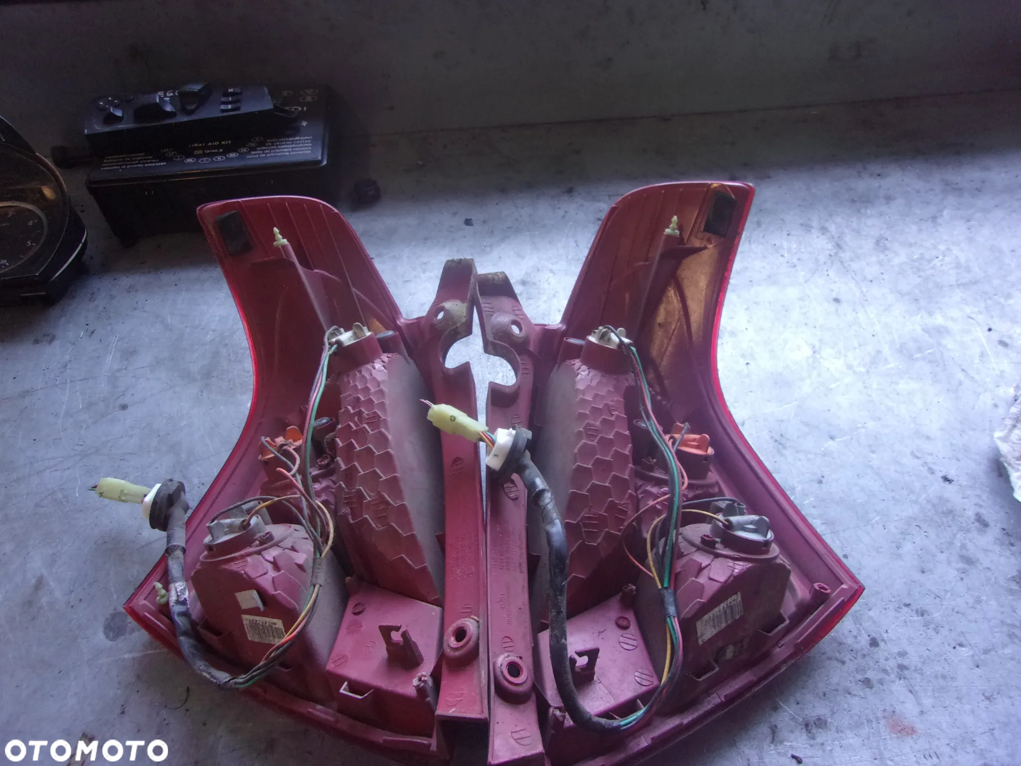 LAMPA TYŁ LEWA PRAWA SUZUKI SWIFT MK6 2008r - 2