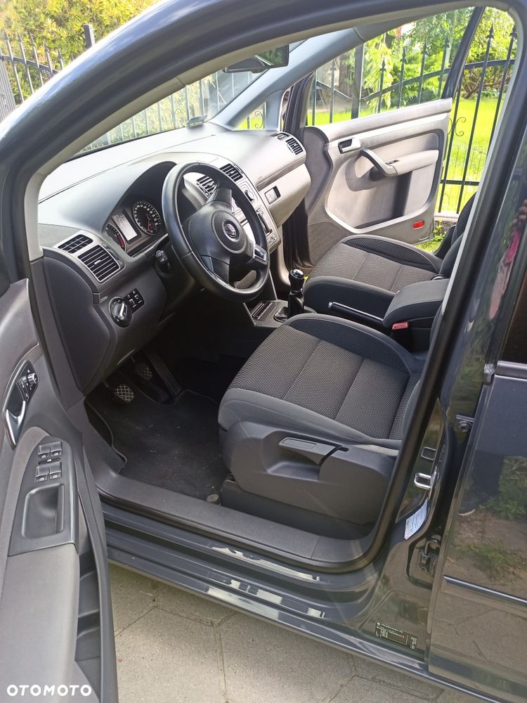 Volkswagen Touran - 4