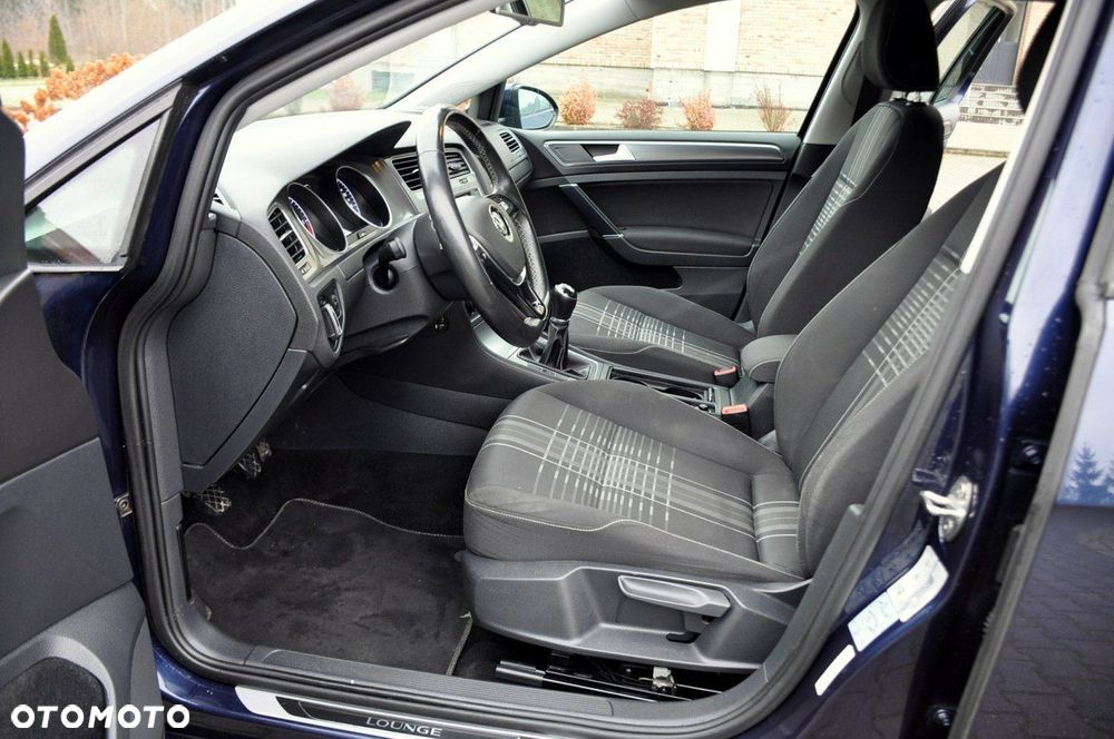 Volkswagen Golf - 22