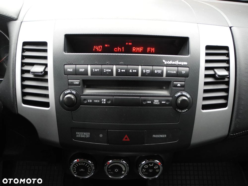 Mitsubishi Outlander - 8