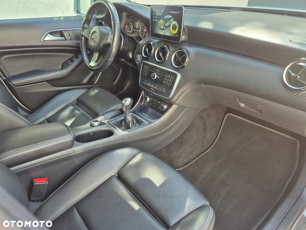 Mercedes-Benz GLA 180 Style - 33