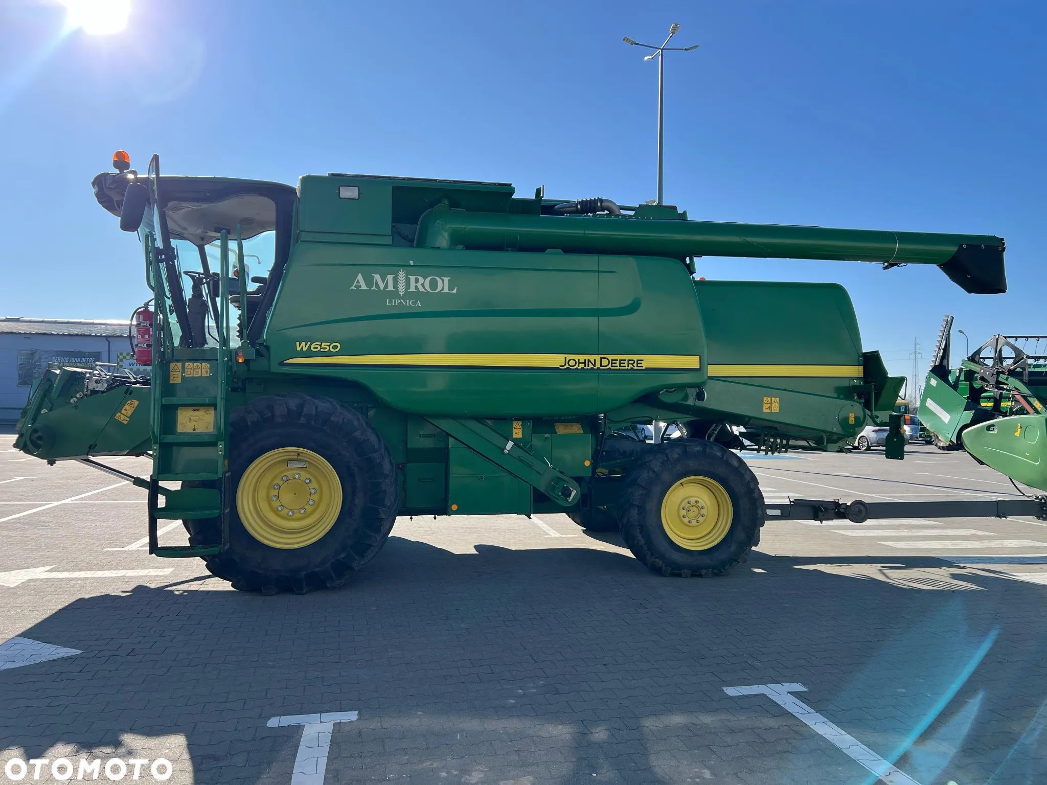 John Deere W650 - 1