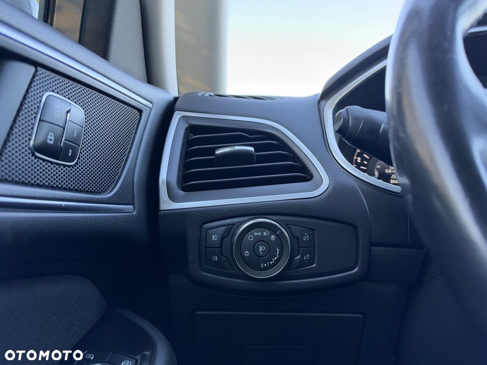 Ford S-Max - 11