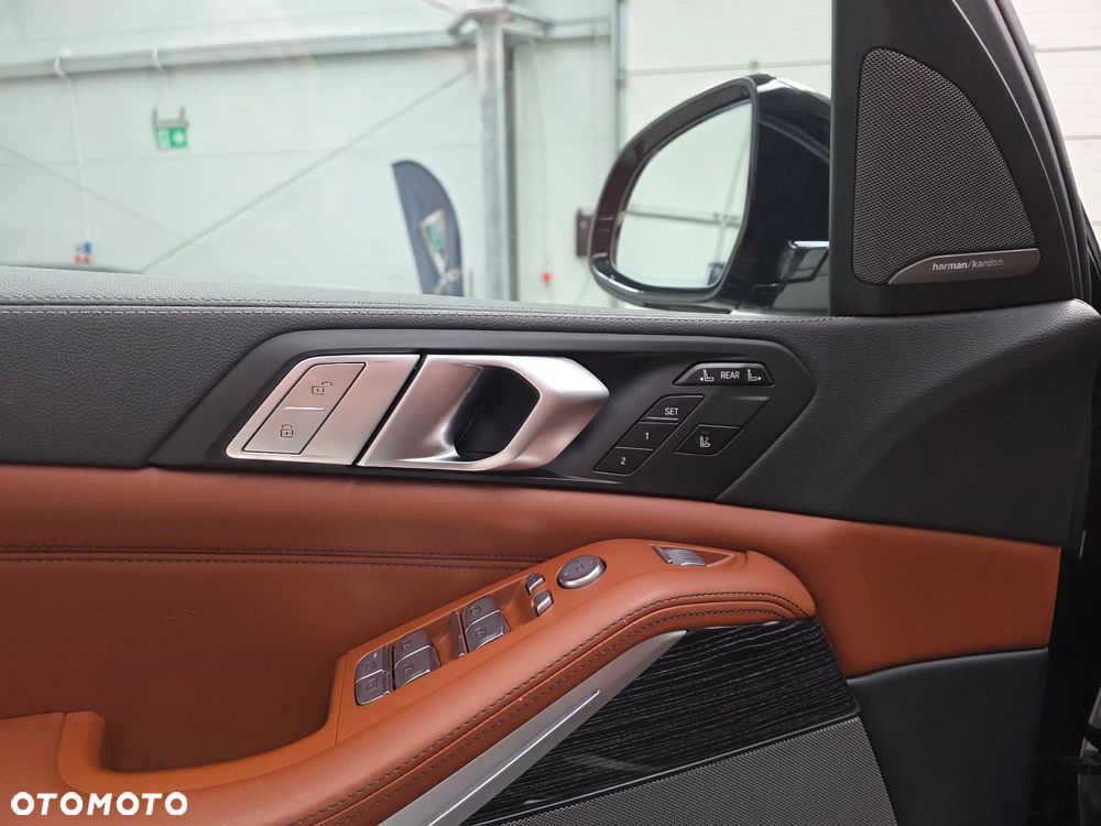 BMW X7 xDrive40d mHEV - 32
