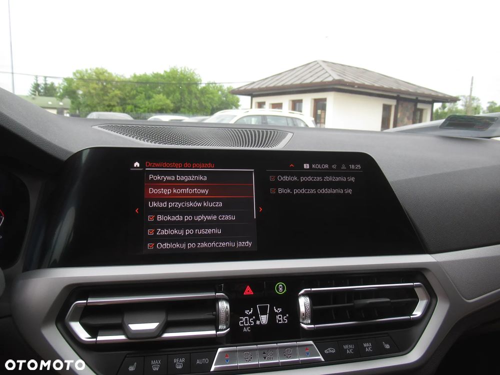 BMW Seria 3 330i xDrive - 29