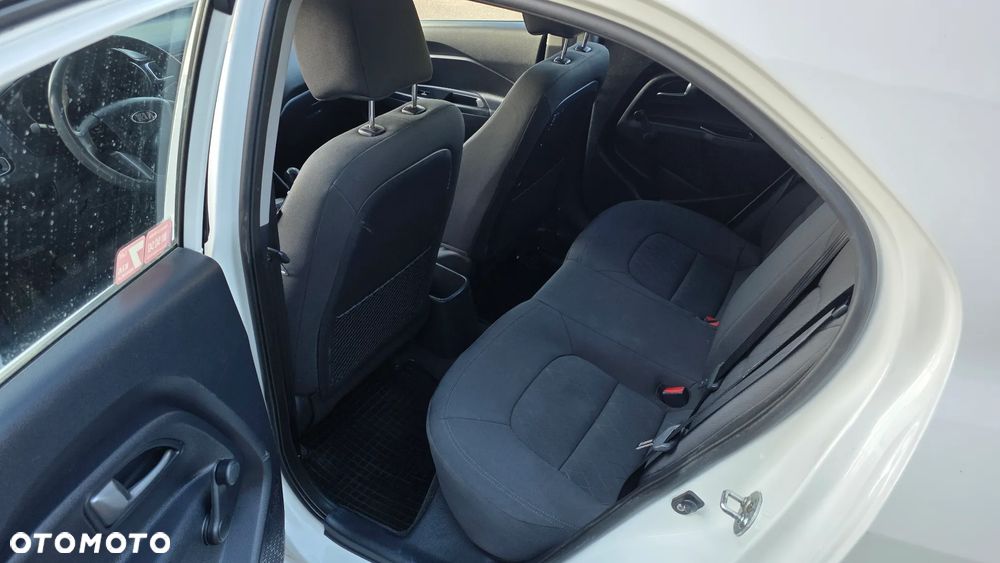 Kia Rio - 11