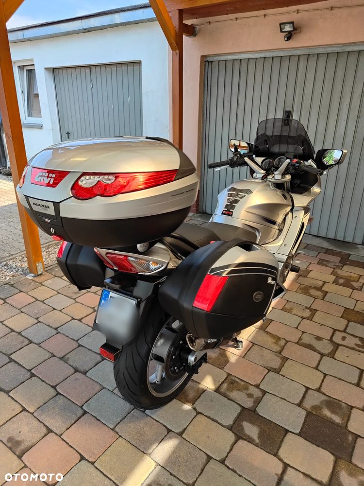 Yamaha FJR - 2