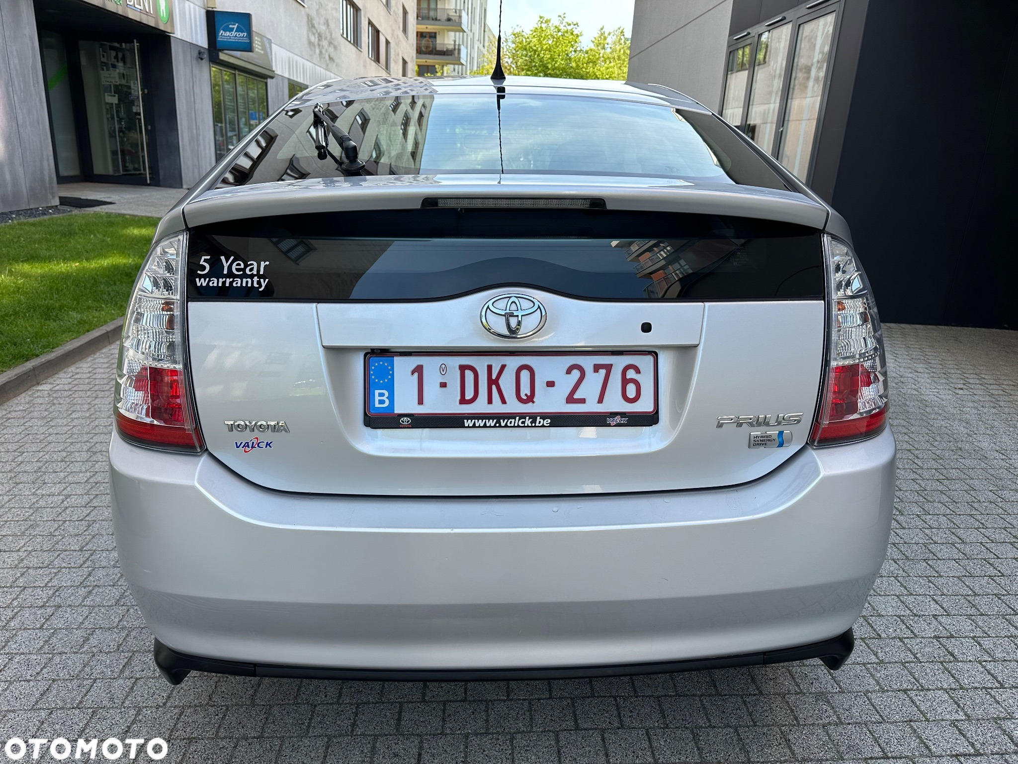 Toyota Prius (Hybrid) - 8