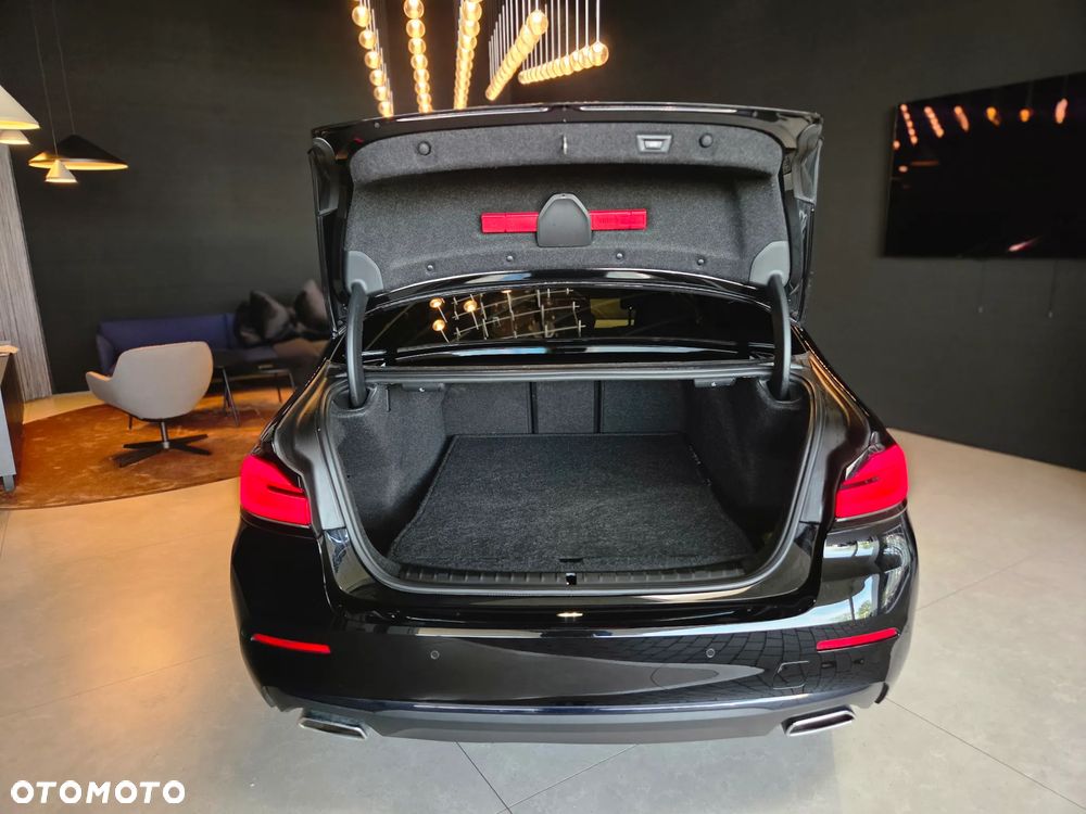 BMW Seria 5 520d xDrive MHEV - 27
