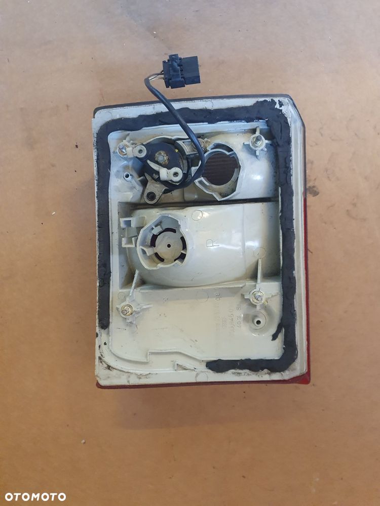 LAMPA TYŁ W KLAPE AUDI 80 B3 ORYGINAŁ - 6