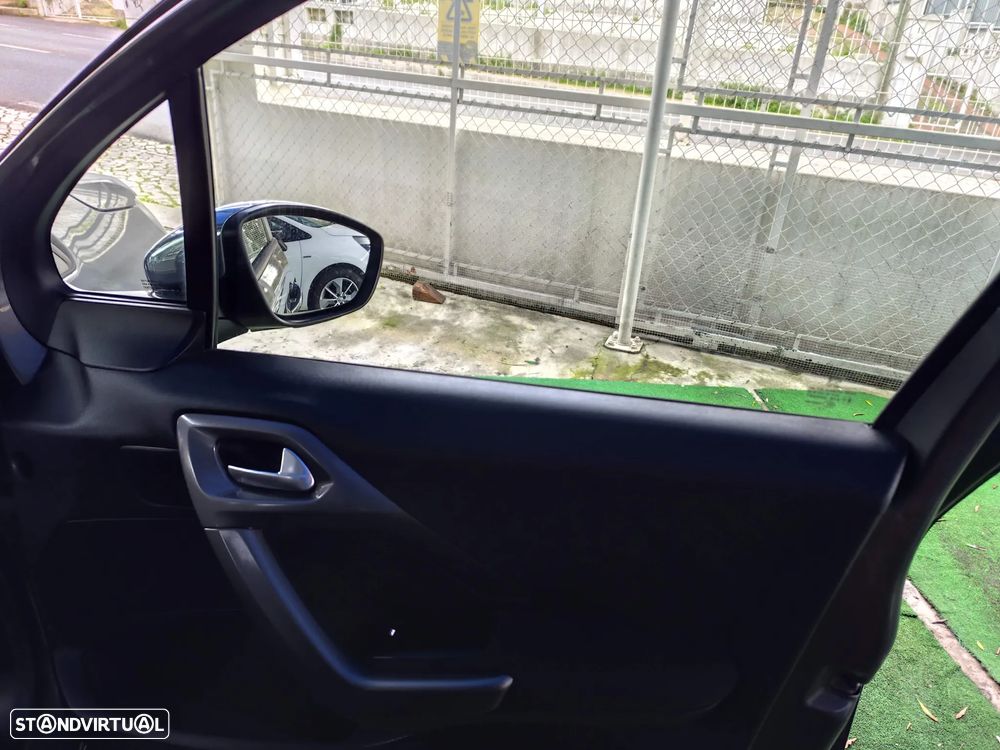 Peugeot 2008 1.6 BlueHDi Style - 35