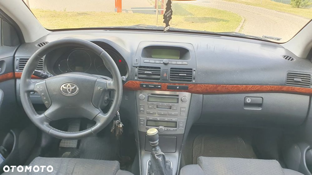 Toyota Avensis - 10