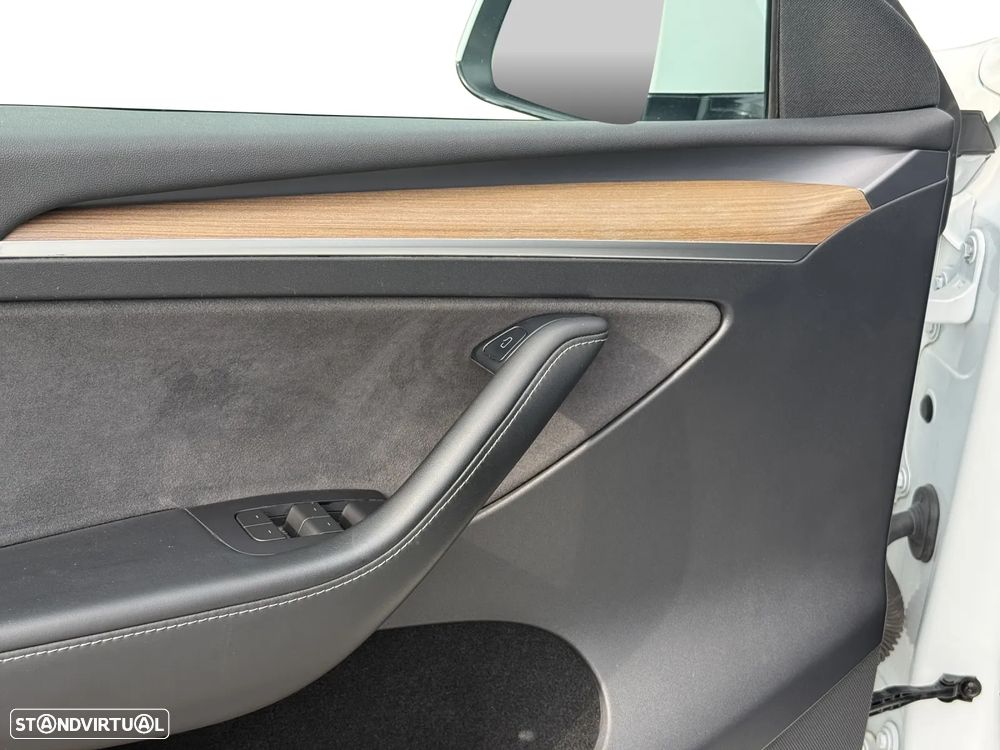 Tesla Model Y Long Range Tração Integral - 20