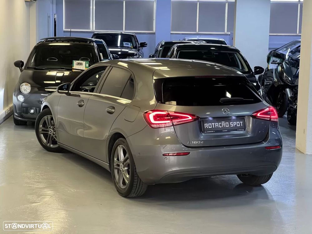 Mercedes-Benz A 180 d Progressive Aut. — fotografia 3