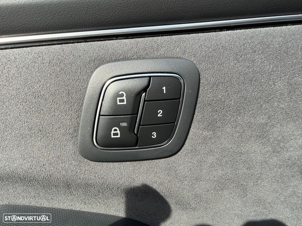 Ford Mustang Mach-E - 22