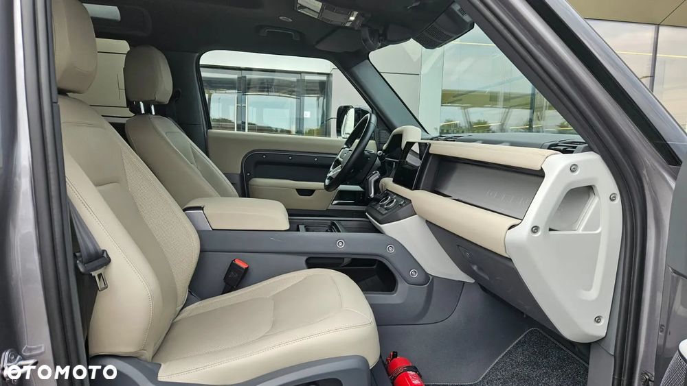 Land Rover Defender 90 2.0 P300 SE - 23