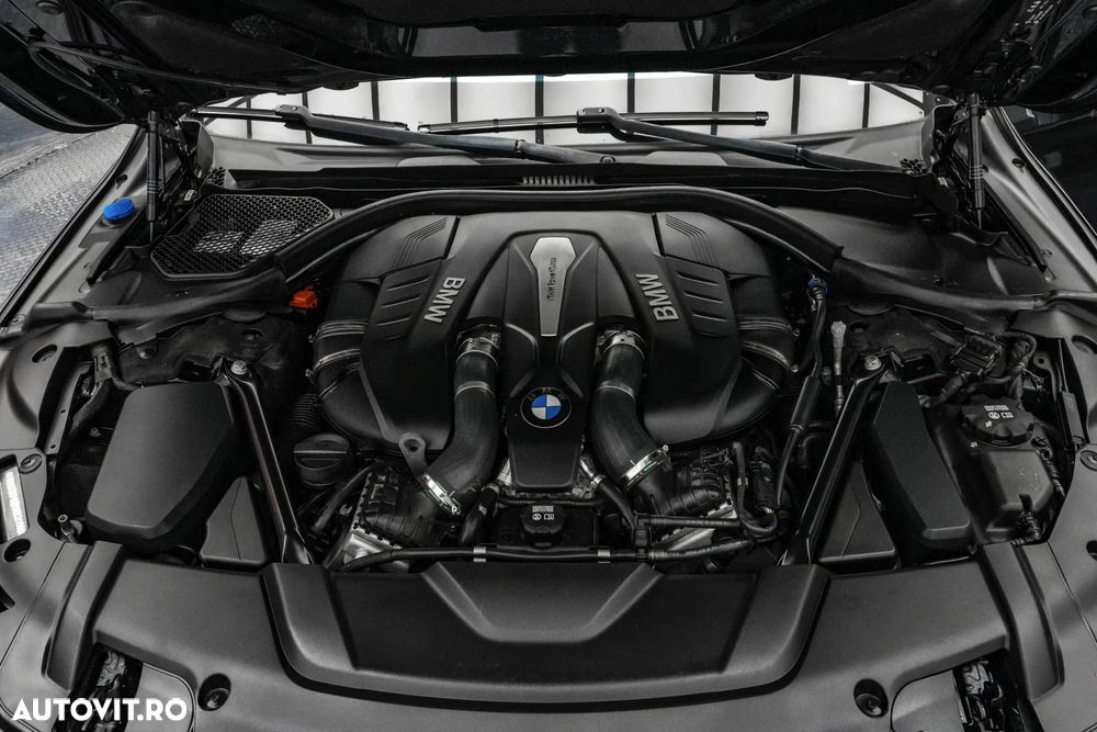 BMW Seria 7 750i xDrive - 37