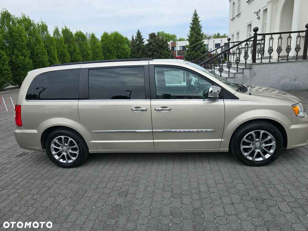 Chrysler Town & Country 3.6 Limited - 7
