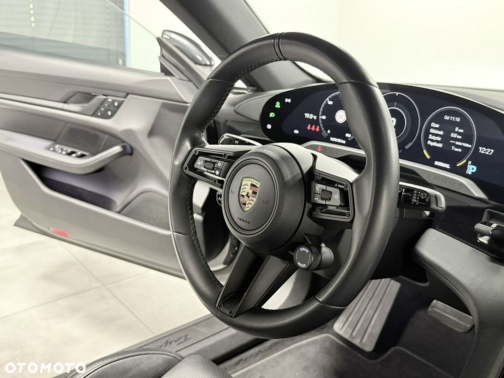 Porsche Taycan Performance Plus - 22