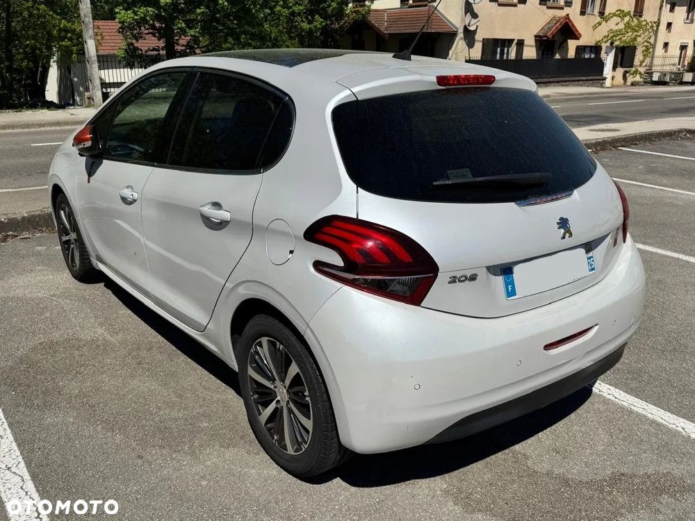 Peugeot 208 - 2