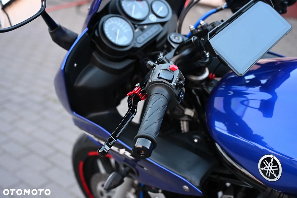 Yamaha FZS - 11
