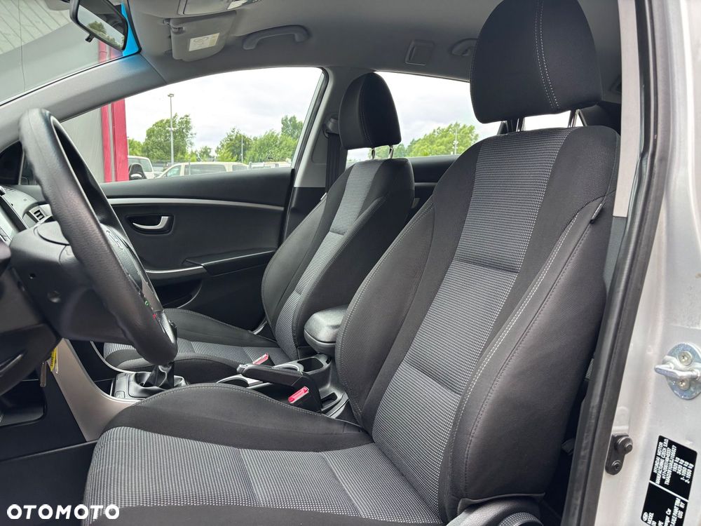 Hyundai i30 blue 1.6 CRDi Classic Navigation - 15