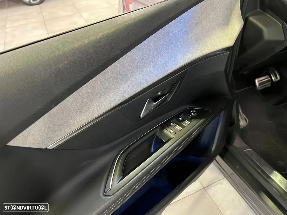Peugeot 3008 1.6 Hybrid GT Pack e-EAT8 - 31