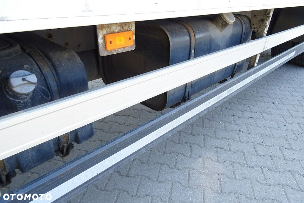 DAF CF 65.220 EURO 5 KONTENER 18P ŁAD 10 TON wINDA KLAPA - 28