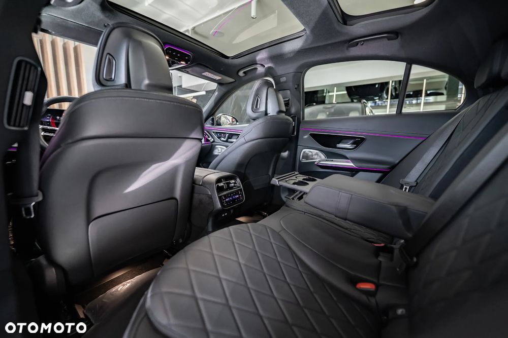 Mercedes-Benz Klasa E 300e 4Matic 9G-TRONIC Edition AMG Line - 30