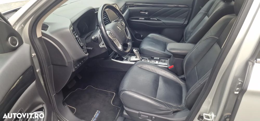 Mitsubishi Outlander 2.0 4WD Plug-In Hybrid Top - 6