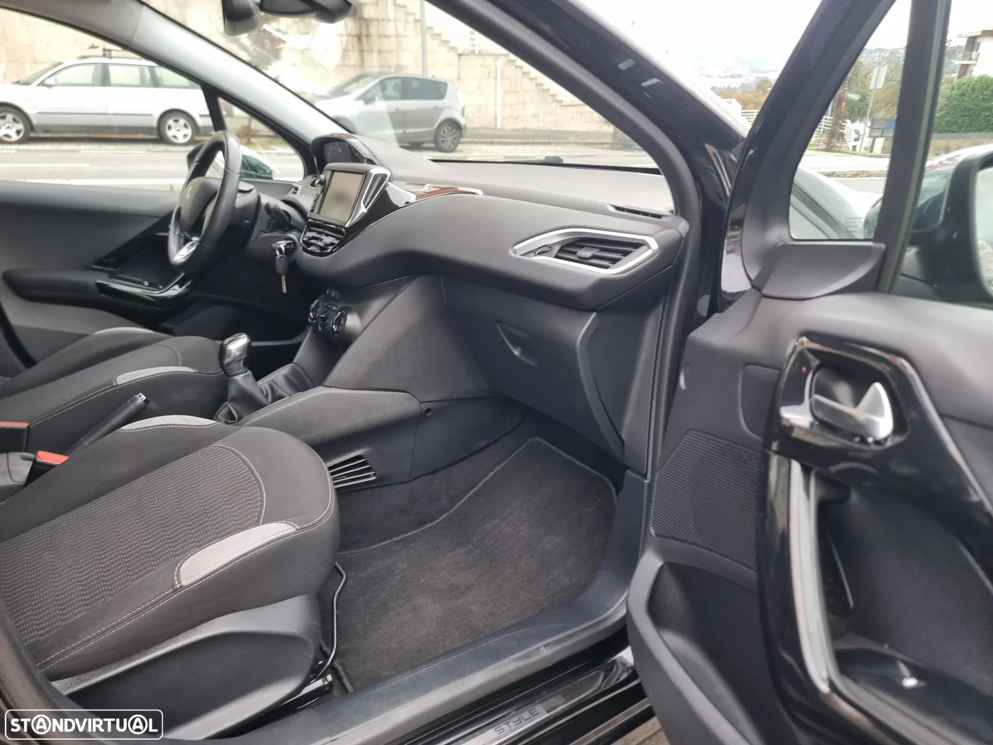 Peugeot 208 1.4 HDi SE Style - 16