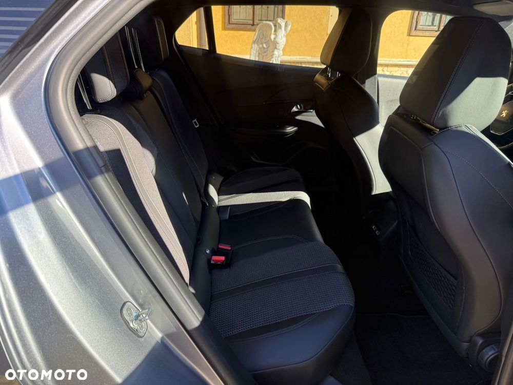 Peugeot 2008 PureTech 130 EAT8 GT - 31