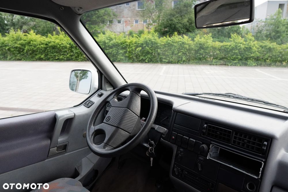Volkswagen Multivan - 14